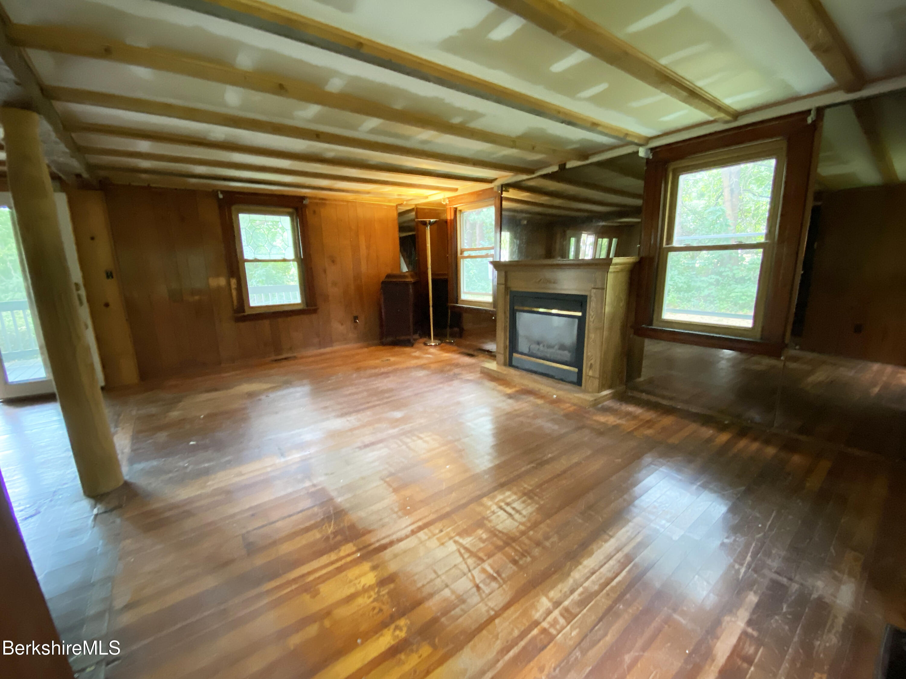 260 Stockbridge Road Lee, MA 01238 - Photo 13 of 21 Living1
