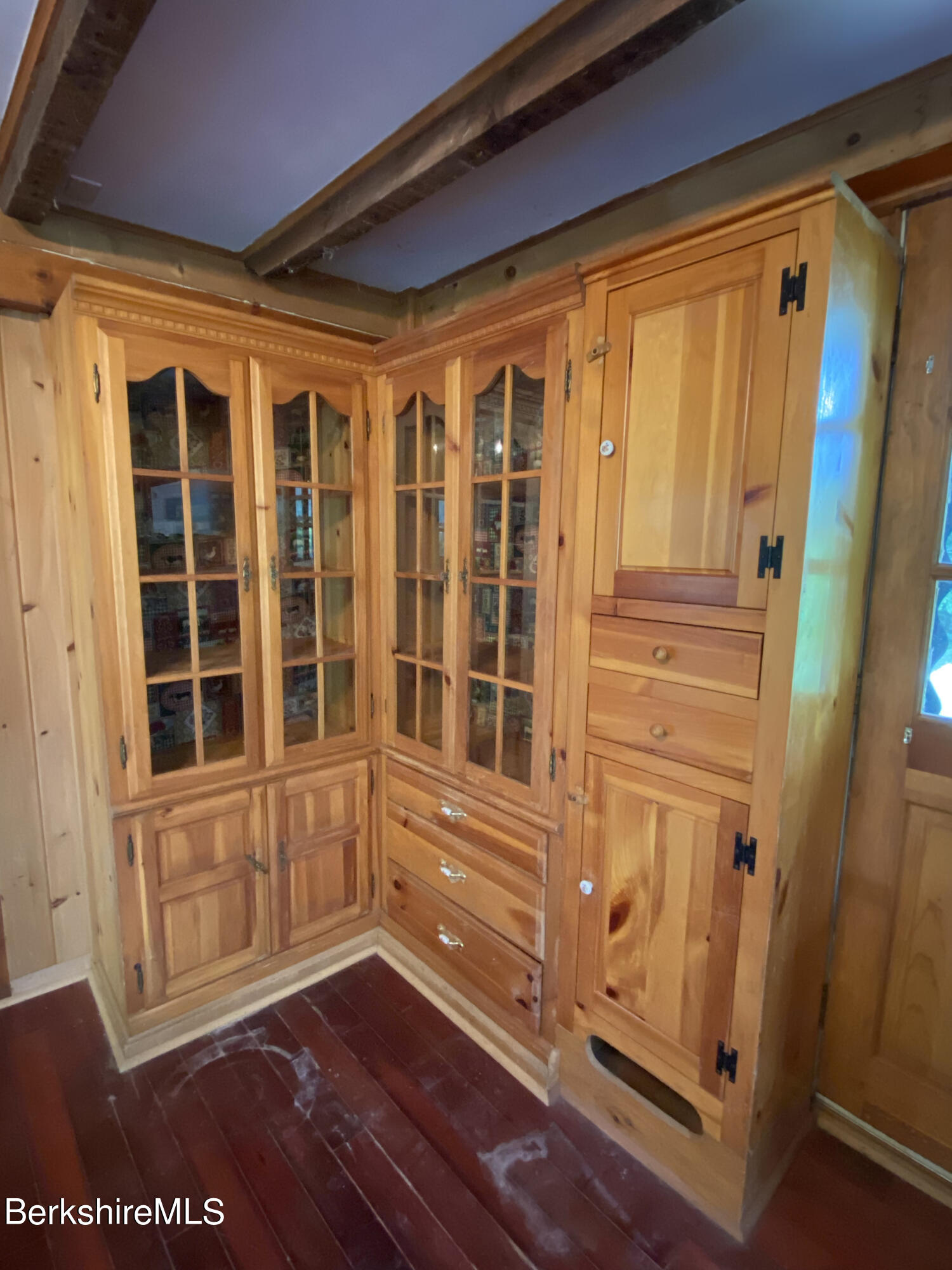 260 Stockbridge Road Lee, MA 01238 - Photo 7 of 21 BuiltinHutch