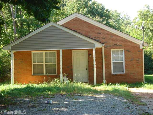 105 Thomas Street High Point, NC 27263 - Photo 1 of 1 Exterior Front.