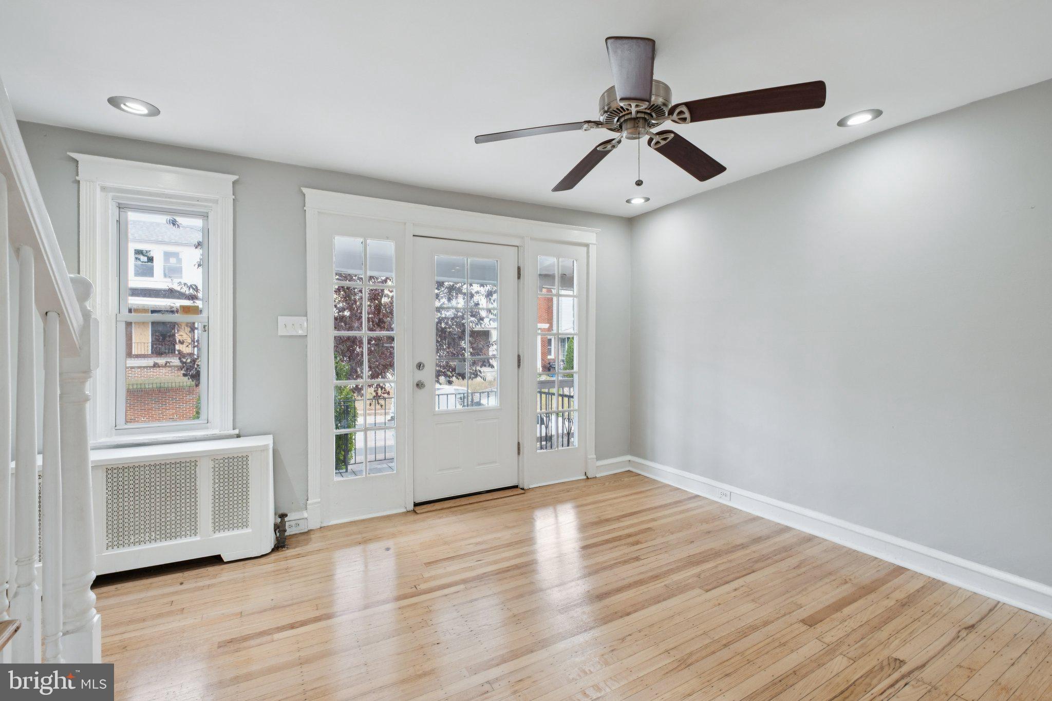 7712 Temple Road Philadelphia, PA 19150 - Photo 10 of 38 Living Room