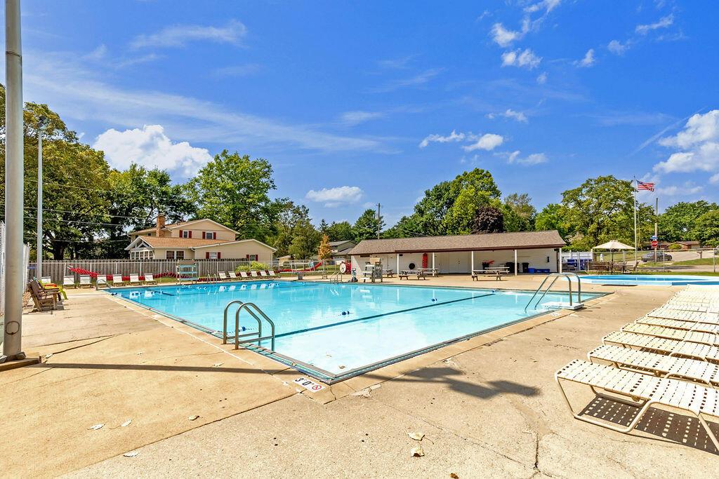 162 Devon Road Delaware, OH 43015 - Photo 34 of 38 DevonCommunityPool_Hommati102(2)