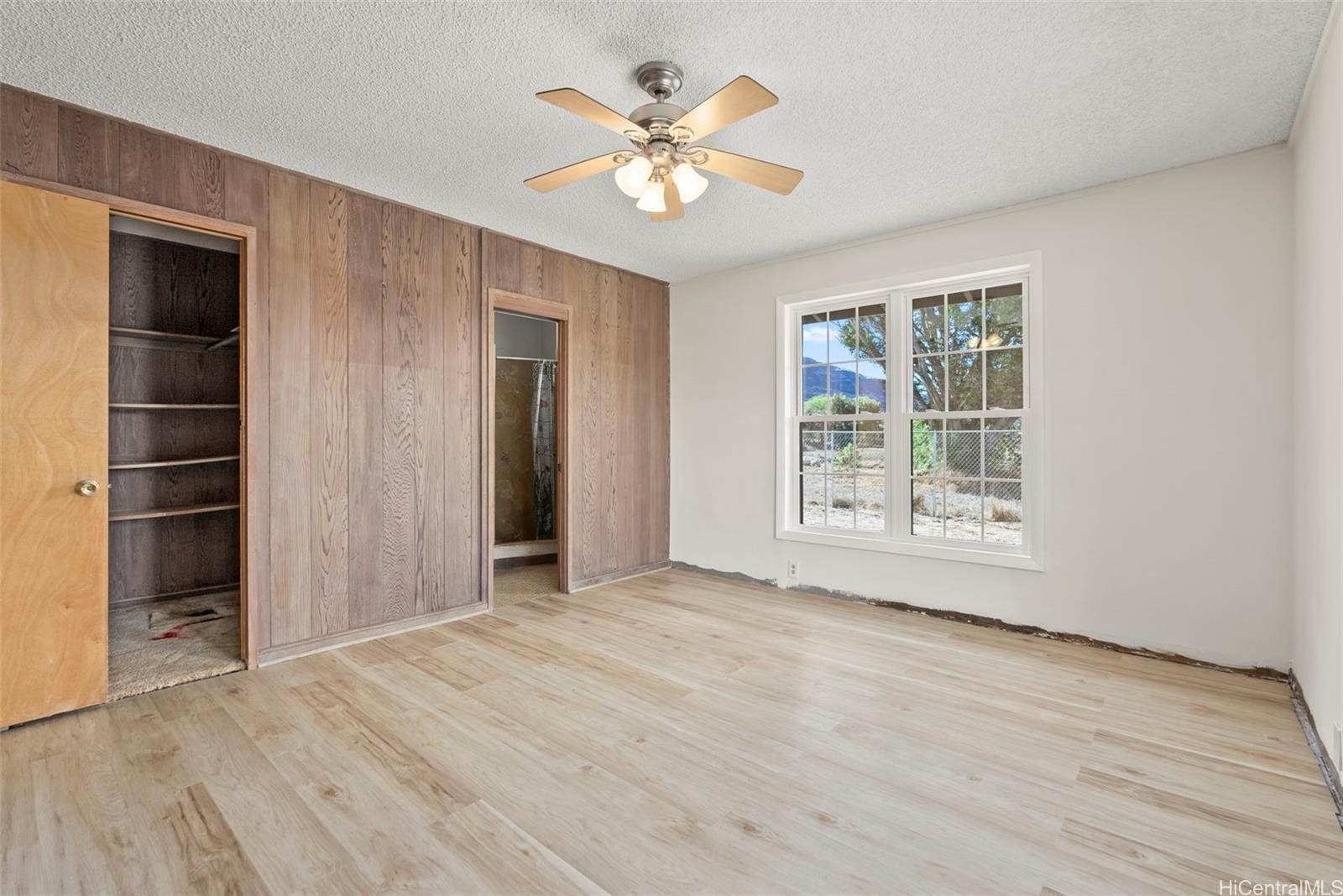 87-1087 Apuupuu Road Waianae, HI 96792 - Photo 19 of 25 an empty room with closet and windows