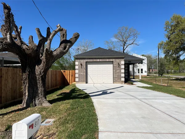 $2,250 | 817 Center Street, Richmond, TX 77469