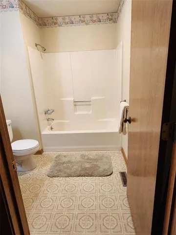 $450,000 | 20080 178th Street, Tonganoxie, KS 66086