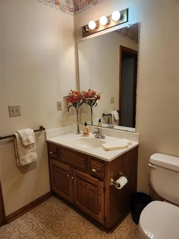 $450,000 | 20080 178th Street, Tonganoxie, KS 66086