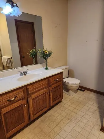 $450,000 | 20080 178th Street, Tonganoxie, KS 66086