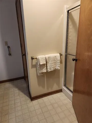 $450,000 | 20080 178th Street, Tonganoxie, KS 66086