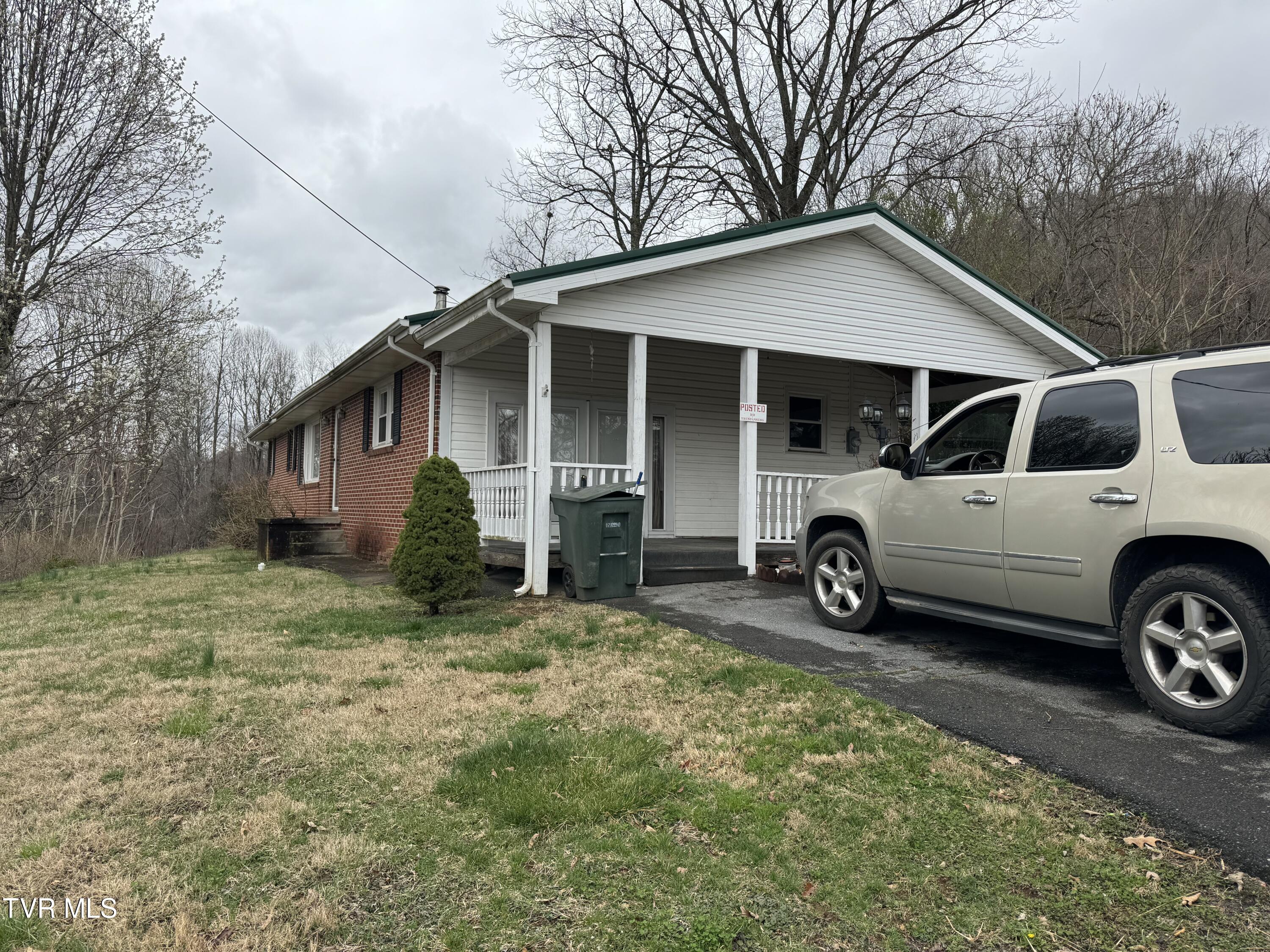 1872 South Southside Road Elizabethton, TN 37643 - Photo 4 of 32 IMG_8391