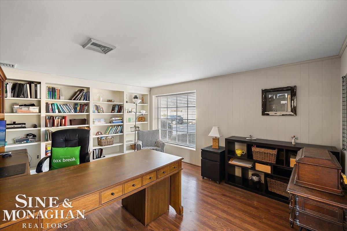 595 Thorntree Road Grosse Pointe Woods, MI 48236 - Photo 20 of 64