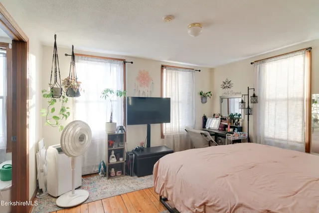 $250,000 | 30 Edgewood Road, Pittsfield, MA 01201