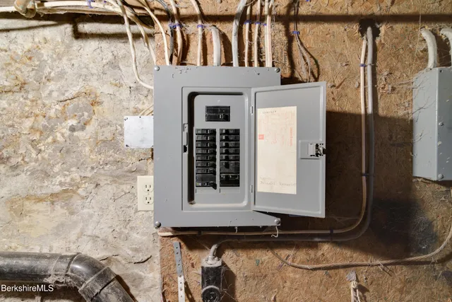 $250,000 | 30 Edgewood Road, Pittsfield, MA 01201