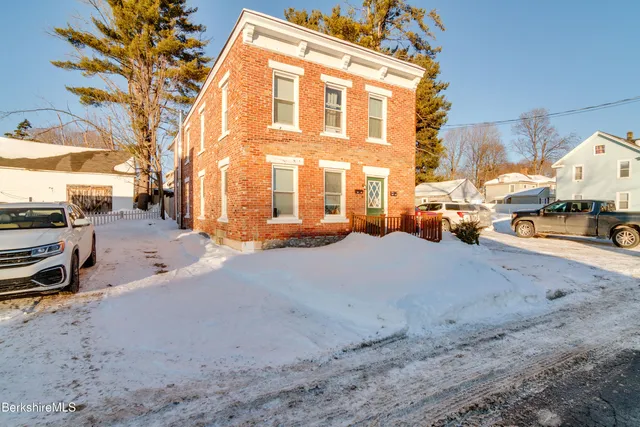 $250,000 | 30 Edgewood Road, Pittsfield, MA 01201