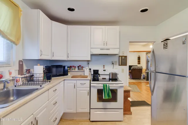 $250,000 | 30 Edgewood Road, Pittsfield, MA 01201