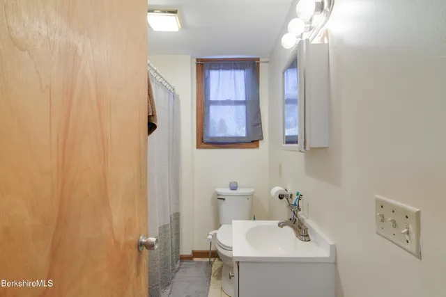 $250,000 | 30 Edgewood Road, Pittsfield, MA 01201