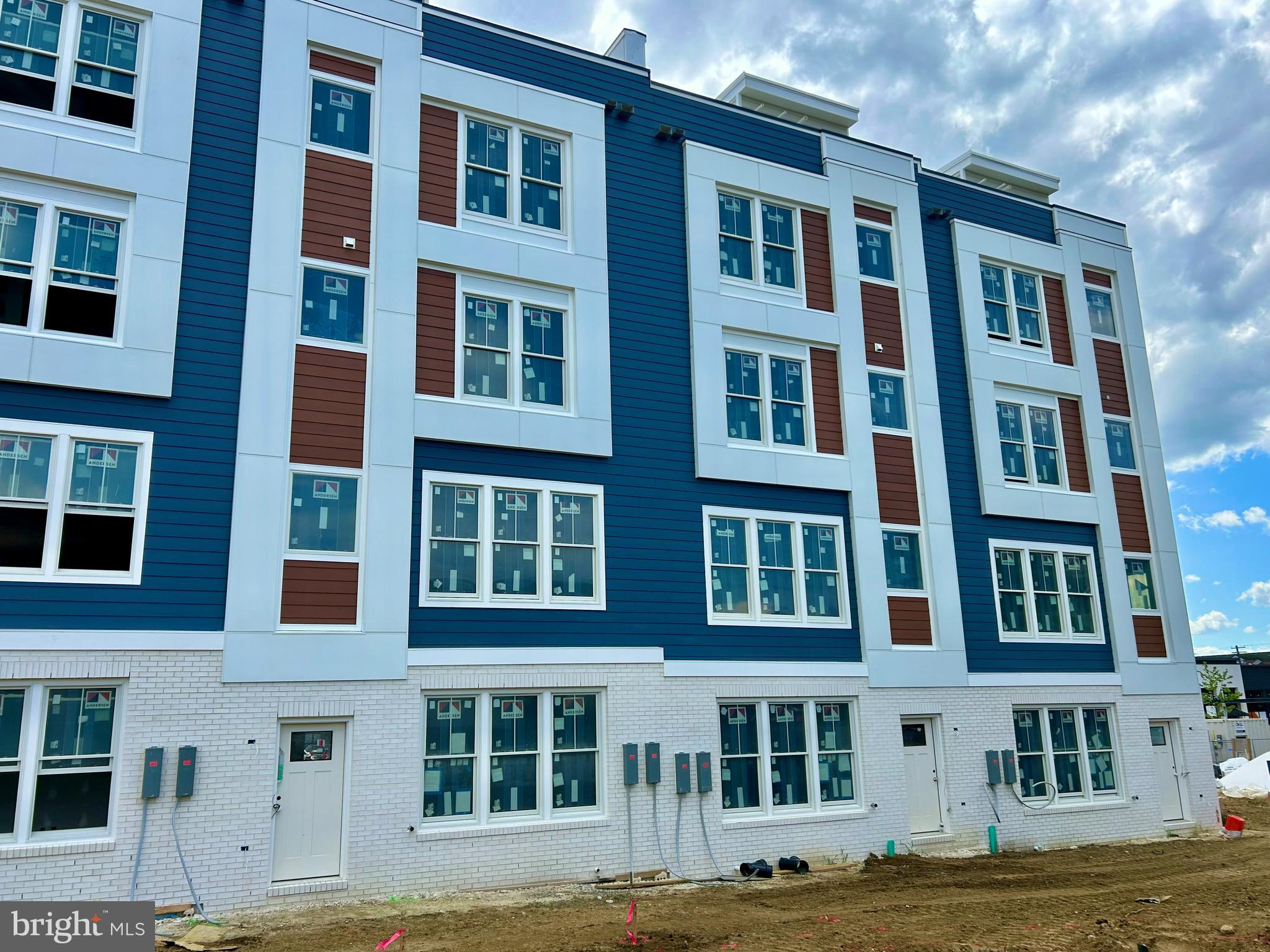 109 Sellew Road Annapolis, MD 21401 - Photo 3 of 36 a front view of a building with parking space