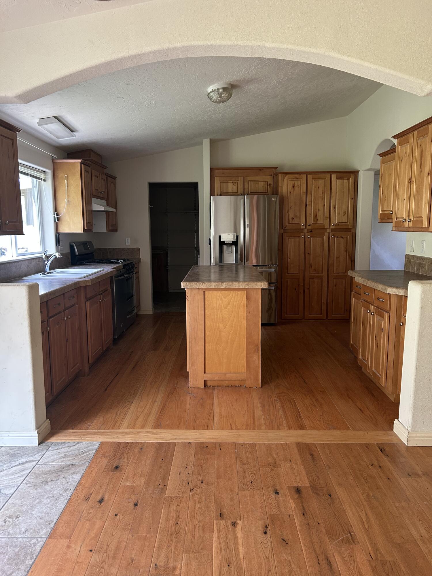 9445 East Antelope Road Eagle Point, OR 97524 - Photo 9 of 15 Kitchen