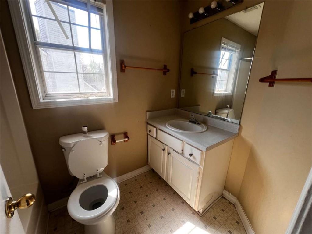 3648 Sapphire Court Decatur, GA 30034 - Photo 10 of 16 a bathroom with a toilet sink and mirror
