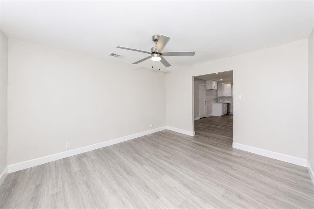 504 Pecan Street Crowley, TX 76036 - Photo 4 of 30