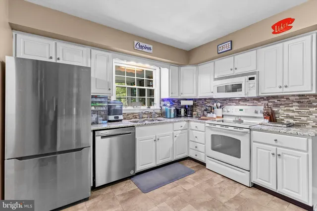 $319,900 | 8 Redwood Place, Camp Hill, PA 17011