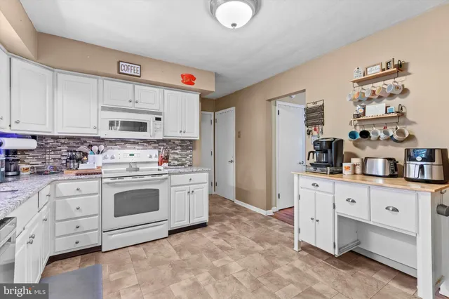 $319,900 | 8 Redwood Place, Camp Hill, PA 17011