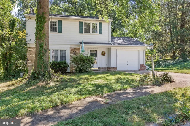 $319,900 | 8 Redwood Place, Camp Hill, PA 17011