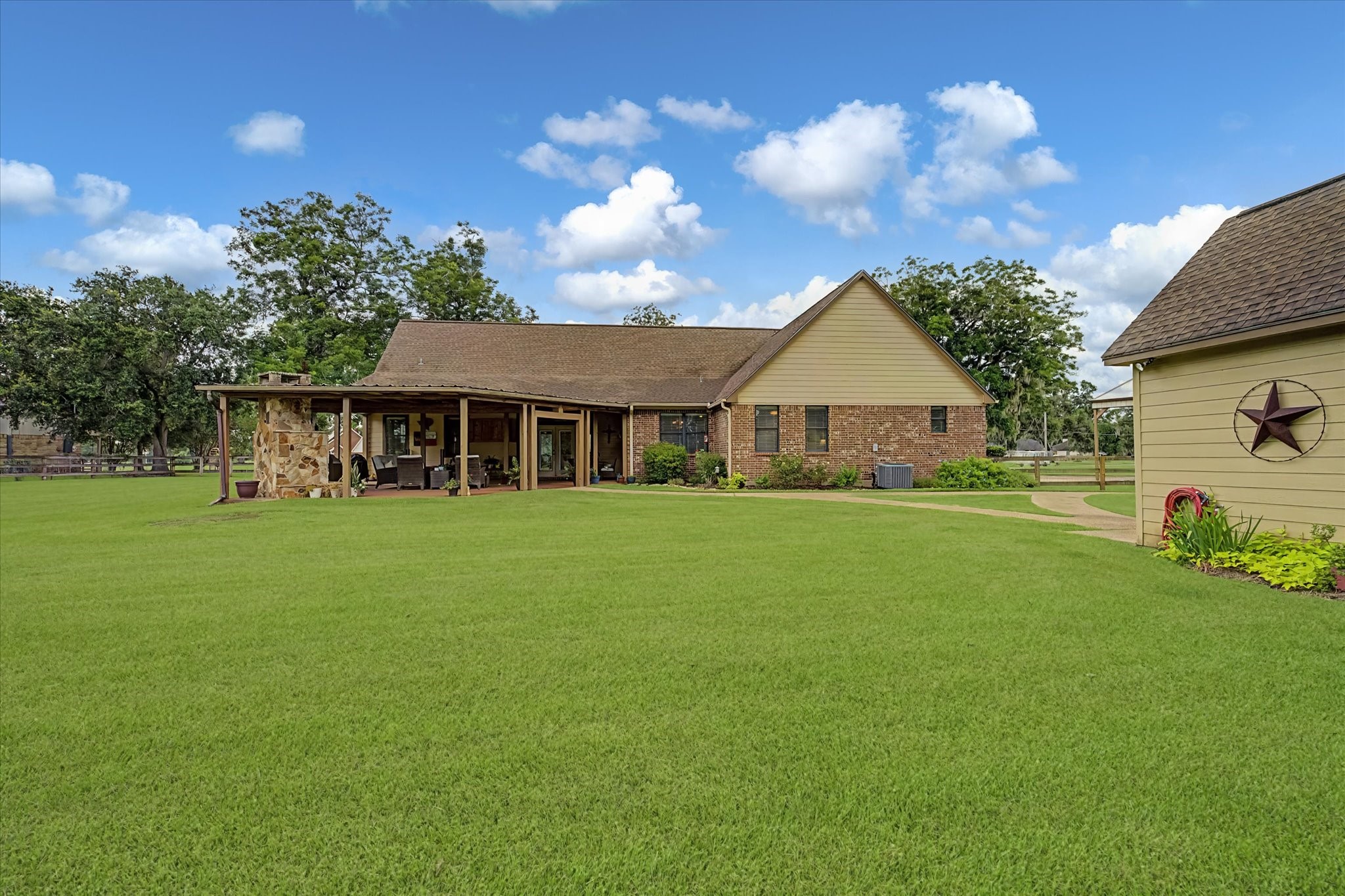 1149 Bar X Trail Angleton, TX 77515 - Photo 43 of 49 Gallery Image 43