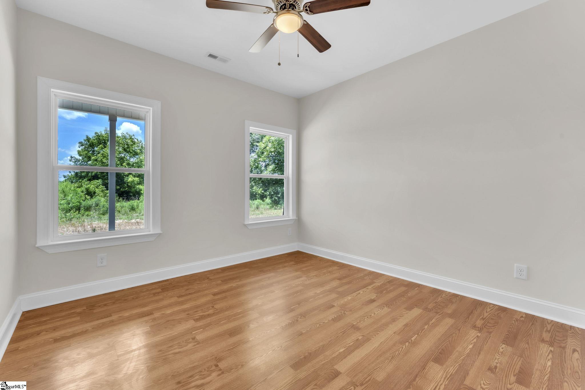 5138 North Old Laurens Road Gray Court, SC 29645 - Photo 16 of 32