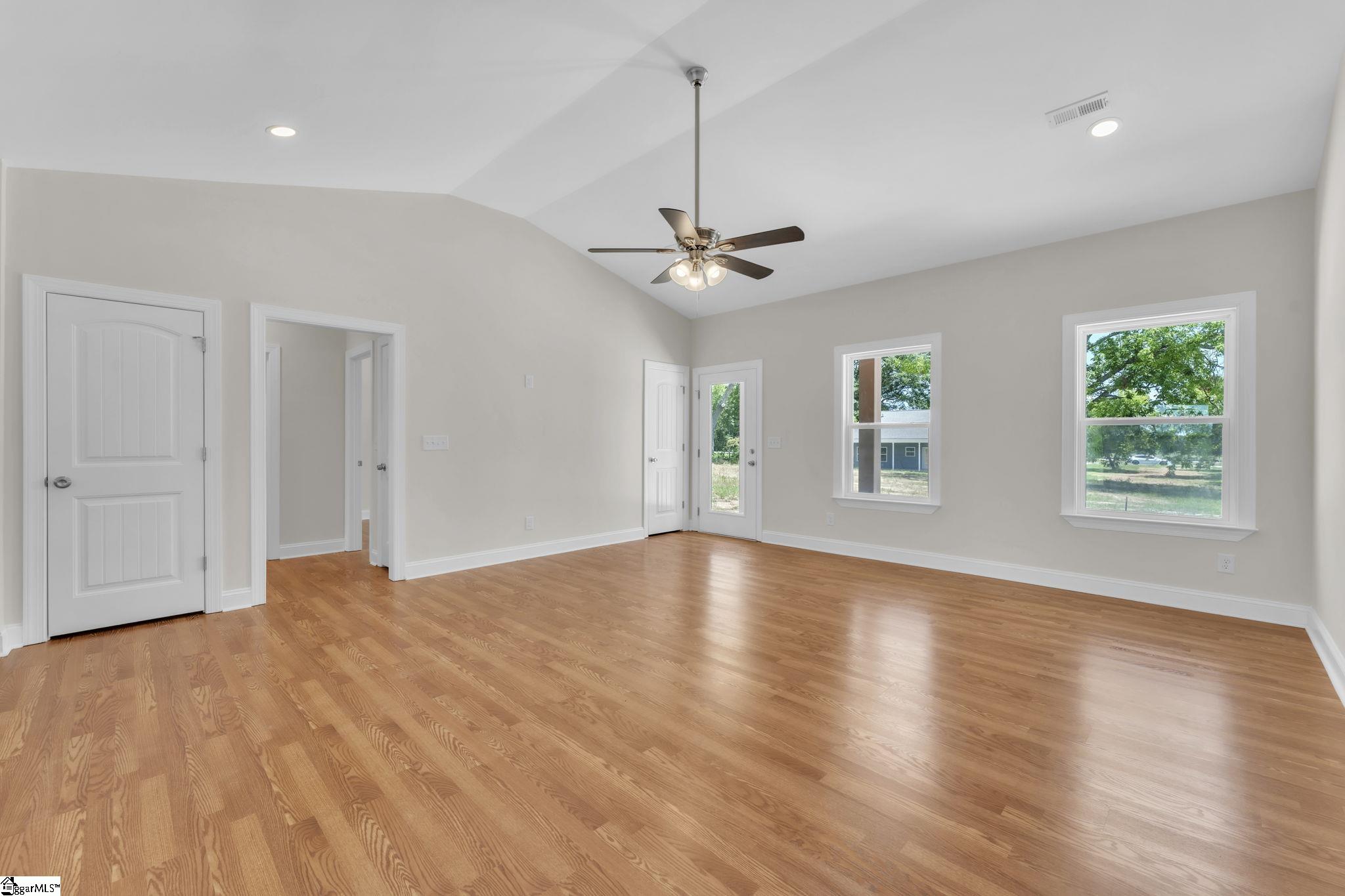 5138 North Old Laurens Road Gray Court, SC 29645 - Photo 18 of 32