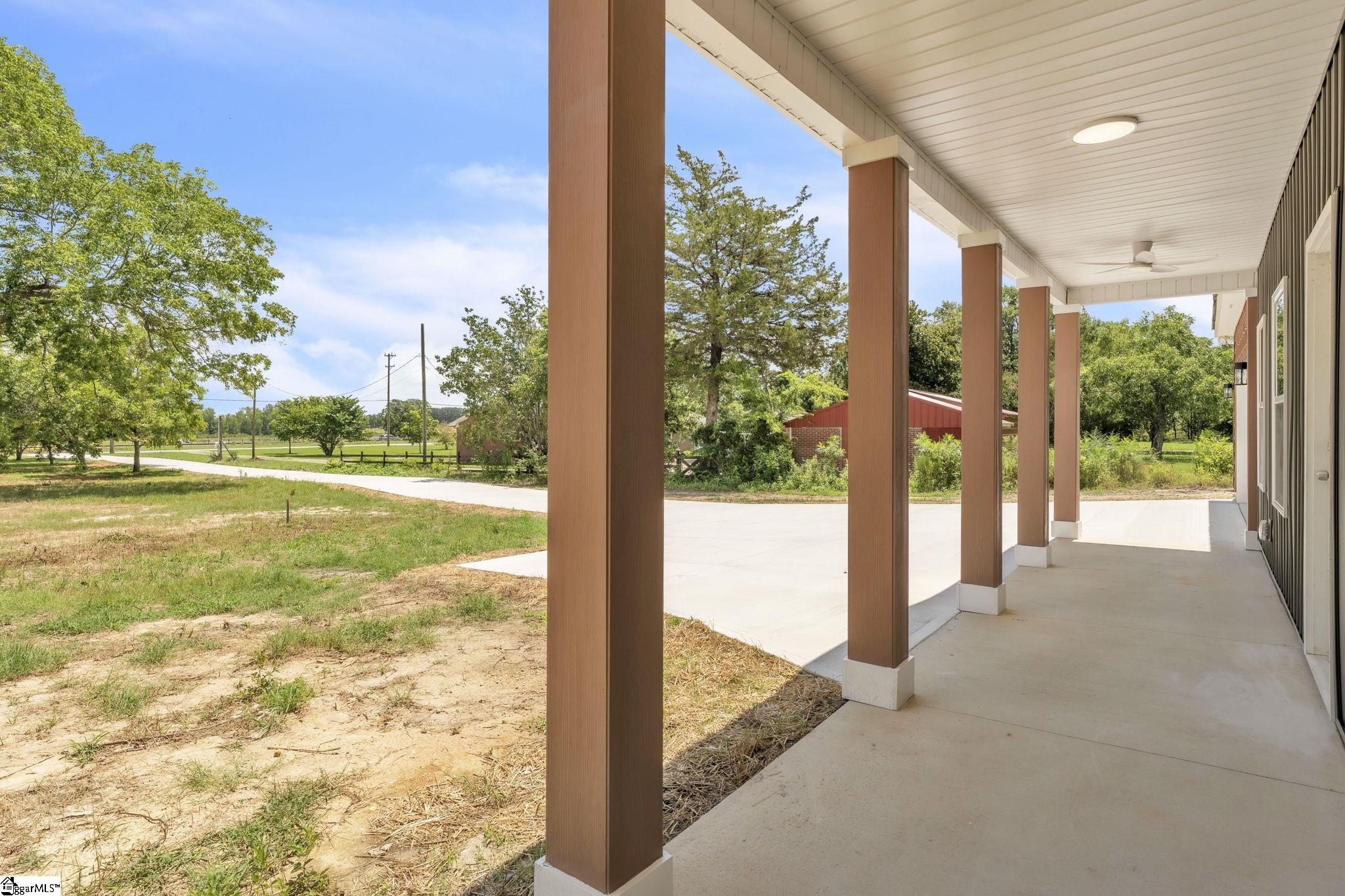 5138 North Old Laurens Road Gray Court, SC 29645 - Photo 3 of 32