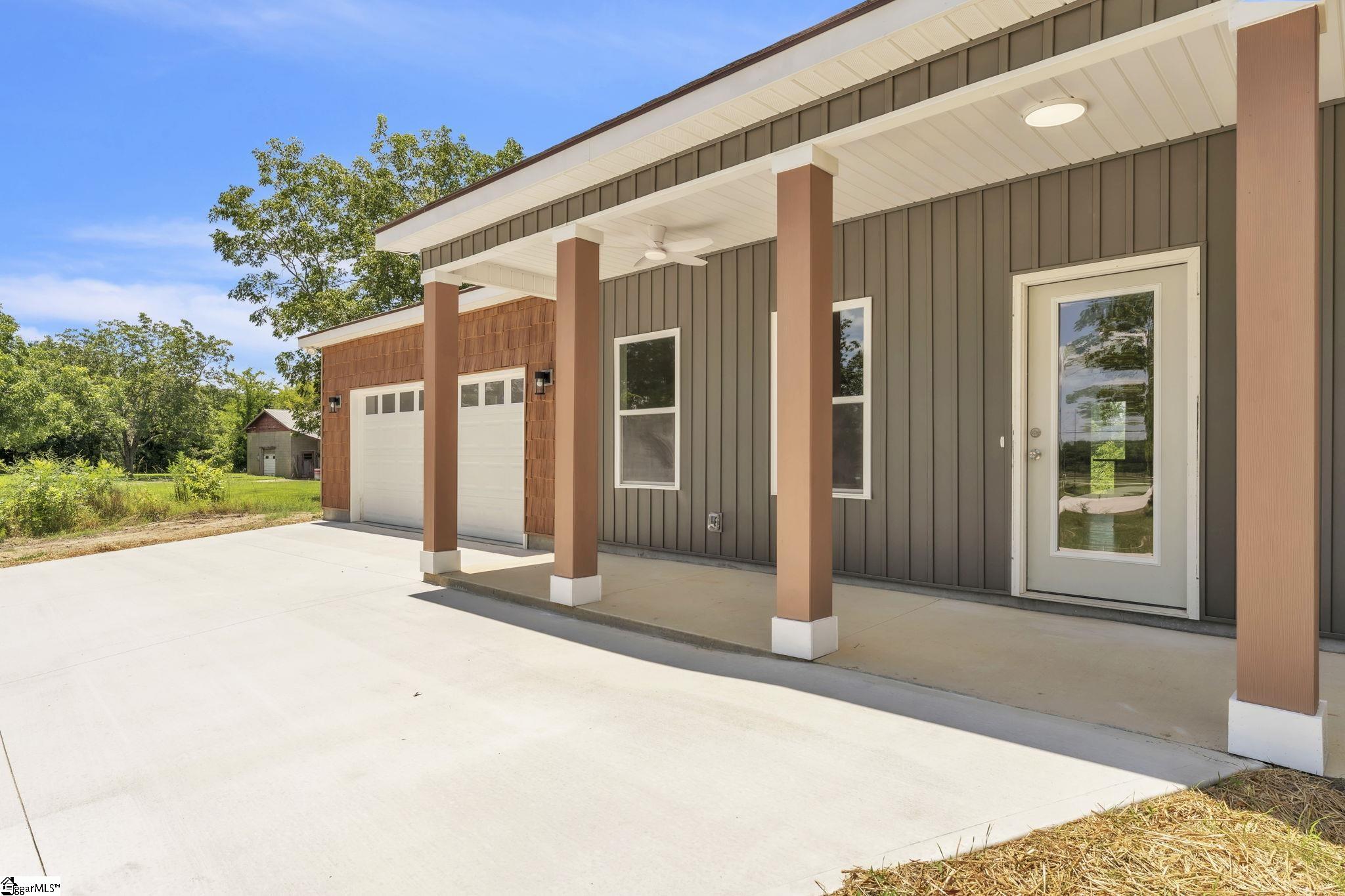 5138 North Old Laurens Road Gray Court, SC 29645 - Photo 4 of 32