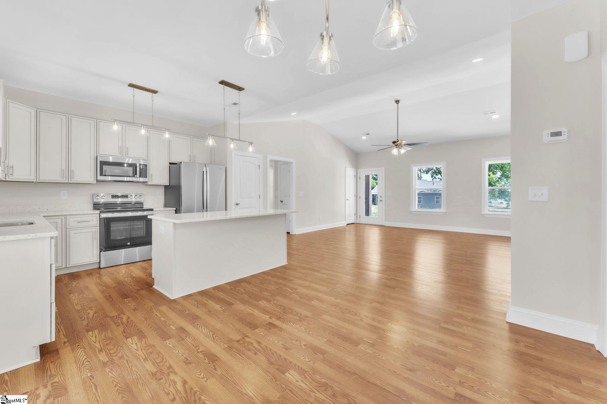 5138 North Old Laurens Road Gray Court, SC 29645 - Photo 7 of 32