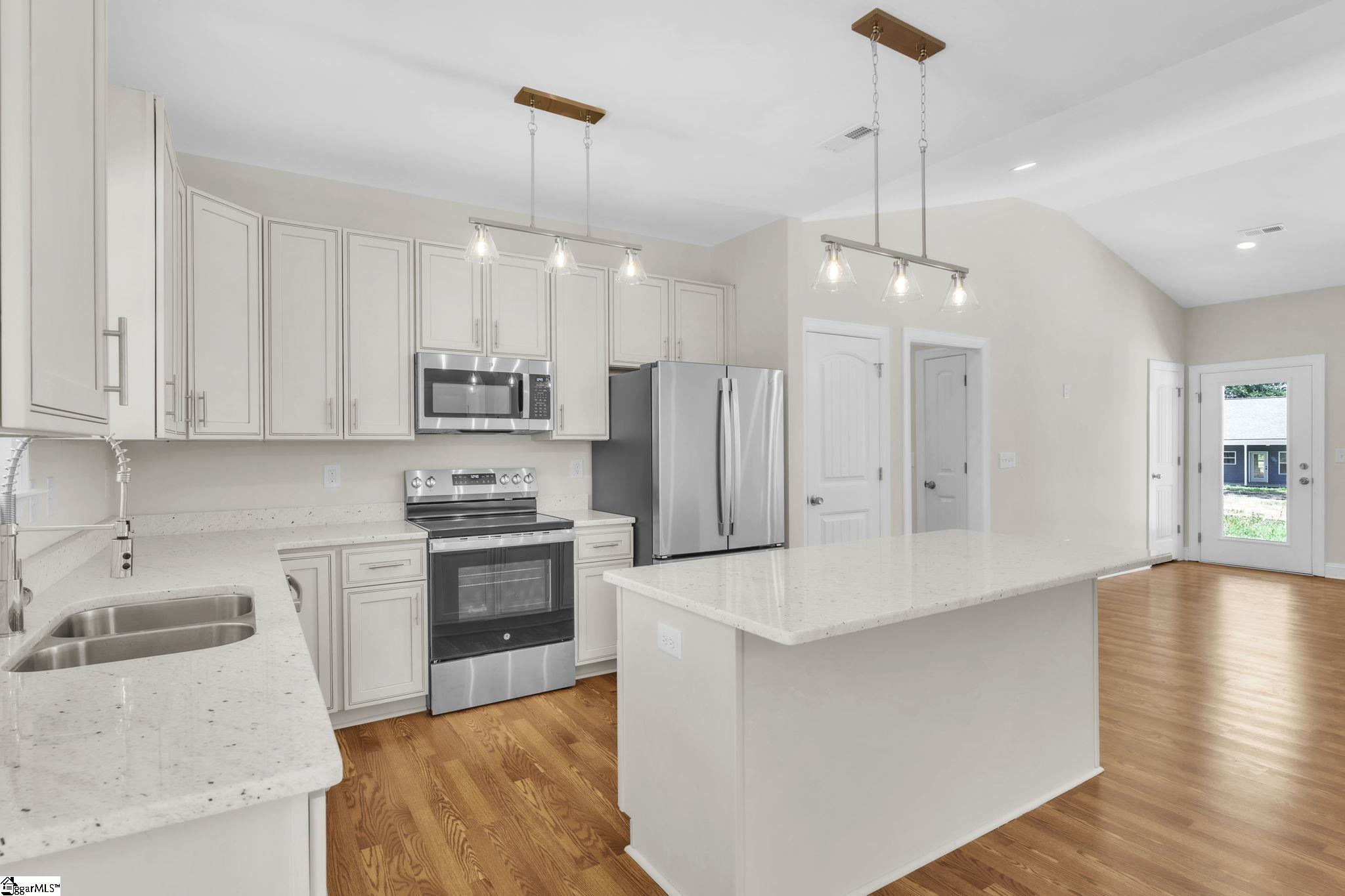 5138 North Old Laurens Road Gray Court, SC 29645 - Photo 8 of 32