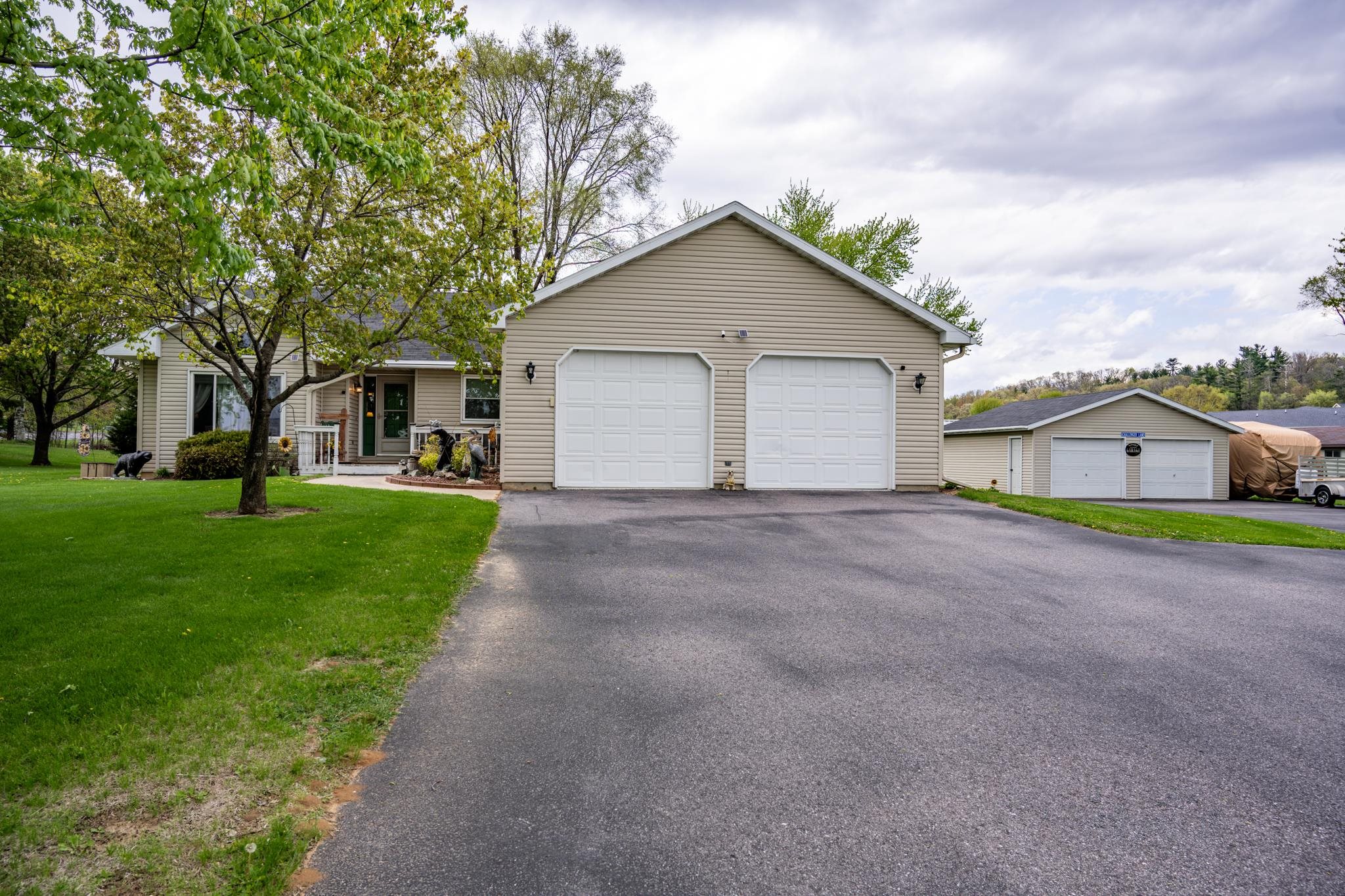 E6649 Fawn Valley Drive Reedsburg, WI 53959 - Photo 2 of 74