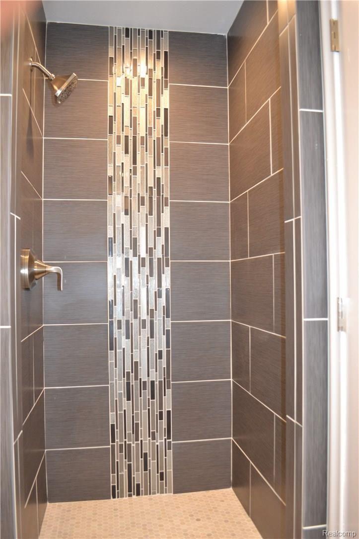 76 Webber Place Grosse Pointe, MI 48236 - Photo 11 of 30 guest bath3.3