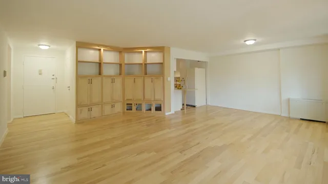 $249,000 | 10201 Grosvenor Place, Unit 112, North Bethesda, MD 20852