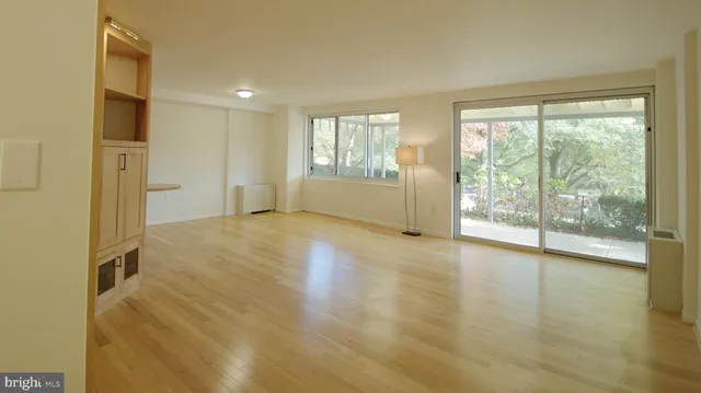 $249,000 | 10201 Grosvenor Place, Unit 112, North Bethesda, MD 20852