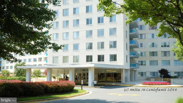 $249,000 | 10201 Grosvenor Place, Unit 112, North Bethesda, MD 20852