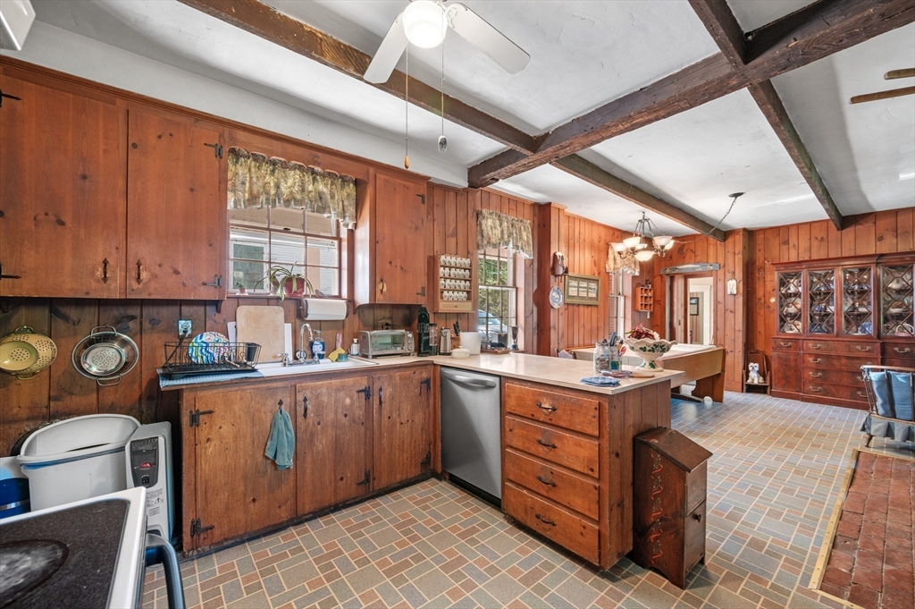 14 Poplar Street Danvers, MA 01923 - Photo 10 of 38