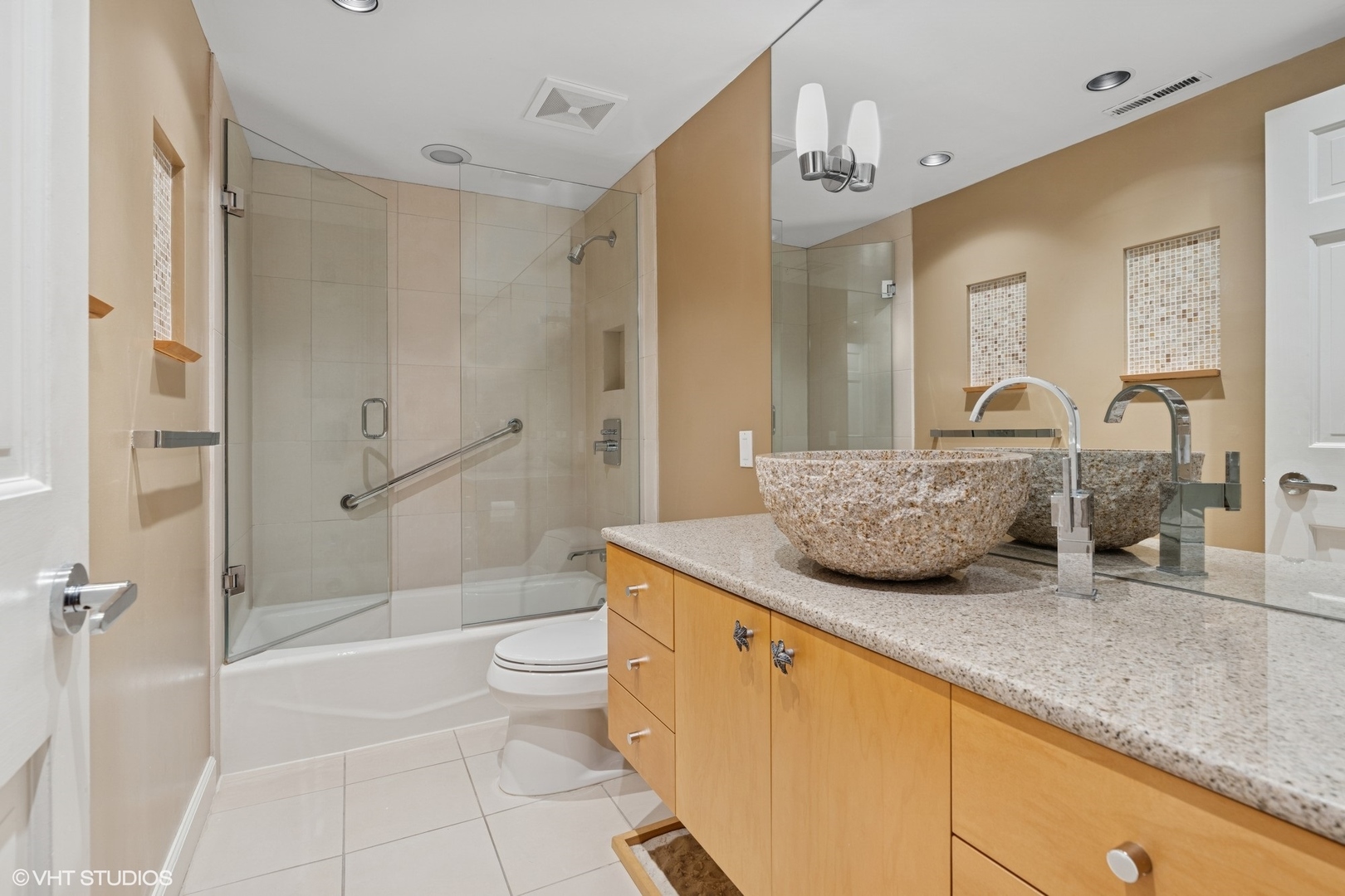 1318 North Sutton Place Chicago, IL 60610 - Photo 17 of 36