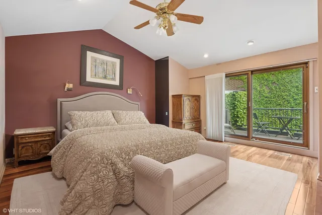 $1,100,000 | 1318 North Sutton Place, Chicago, IL 60610