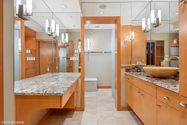 $1,100,000 | 1318 North Sutton Place, Chicago, IL 60610