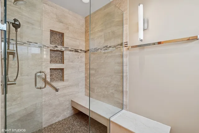 $1,100,000 | 1318 North Sutton Place, Chicago, IL 60610