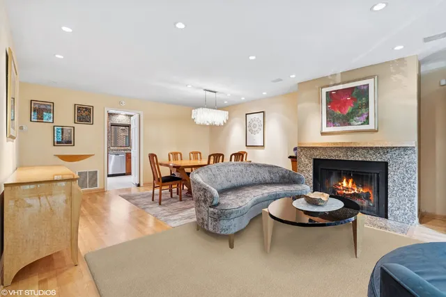 $1,100,000 | 1318 North Sutton Place, Chicago, IL 60610