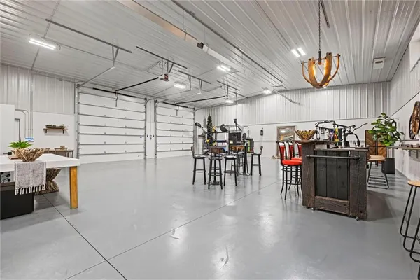 $2,400,000 | 33345 West 95th Street, De Soto, KS 66018
