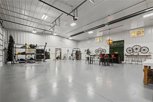 $2,400,000 | 33345 West 95th Street, De Soto, KS 66018