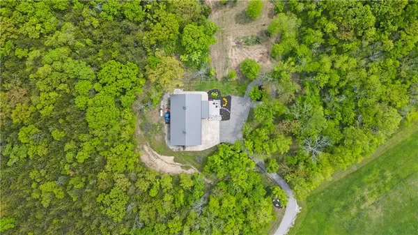 $2,400,000 | 33345 West 95th Street, De Soto, KS 66018