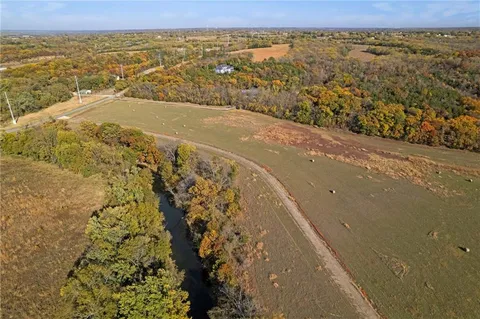 $2,400,000 | 33345 West 95th Street, De Soto, KS 66018