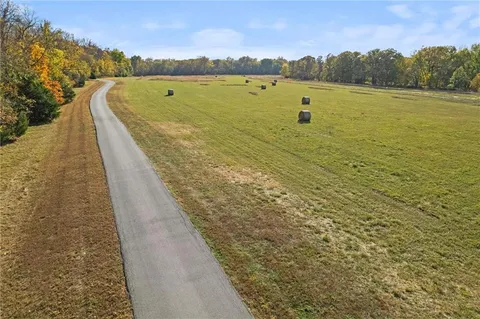 $2,400,000 | 33345 West 95th Street, De Soto, KS 66018