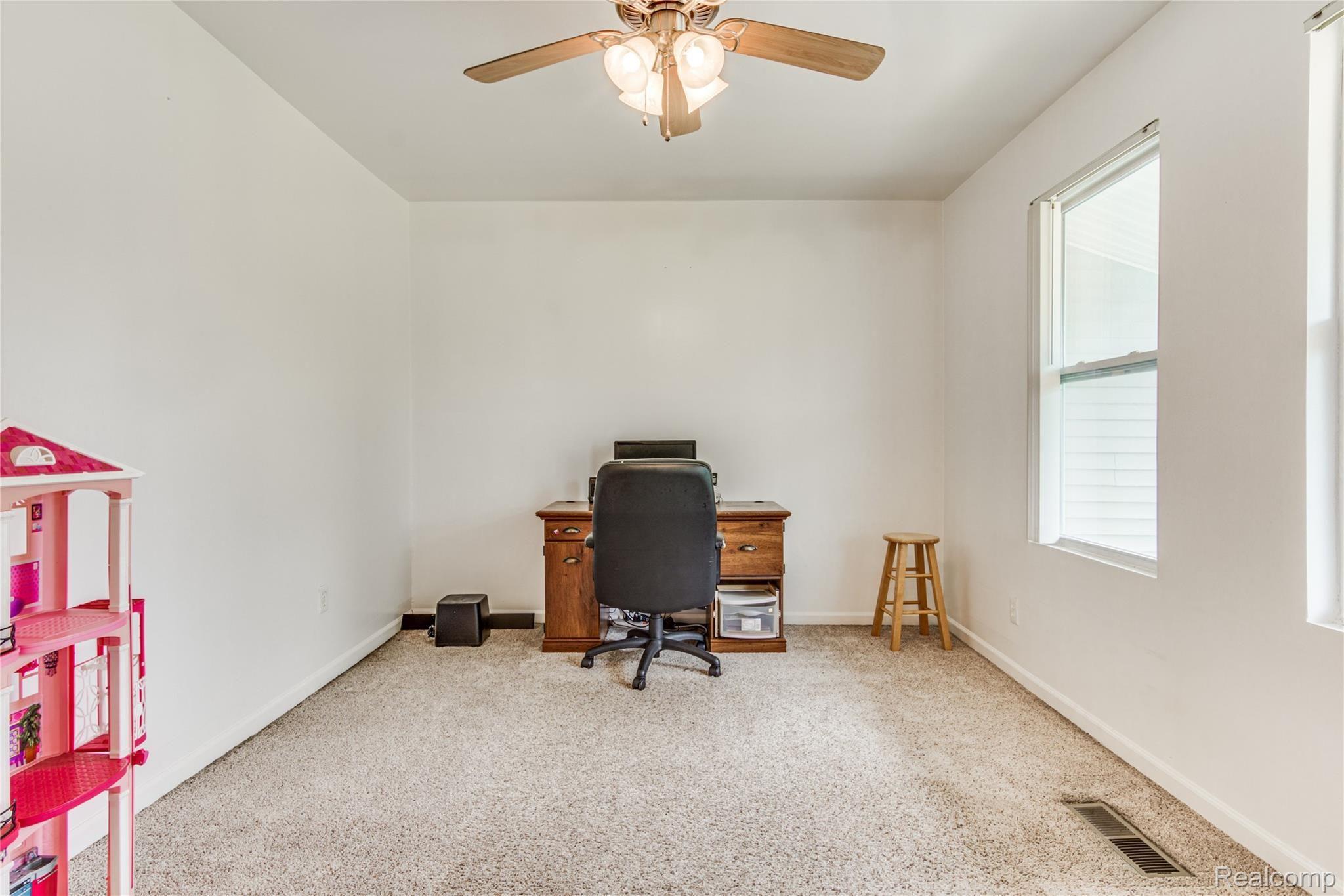 8530 Duffield Road Flushing, MI 48433 - Photo 6 of 29 Living Room View 1.jpg
