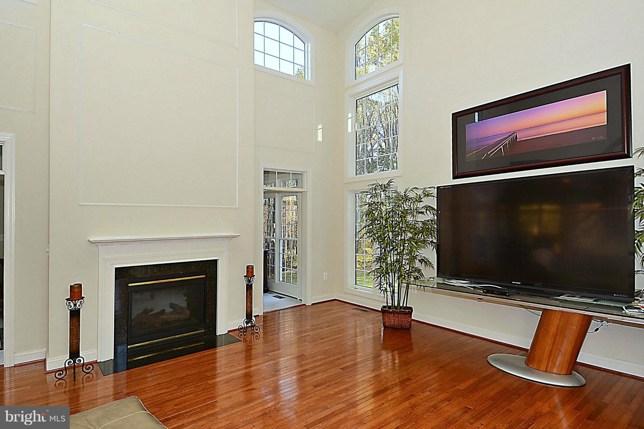 12413 Pueblo Road Gaithersburg, MD 20878 - Photo 8 of 29 Living Room